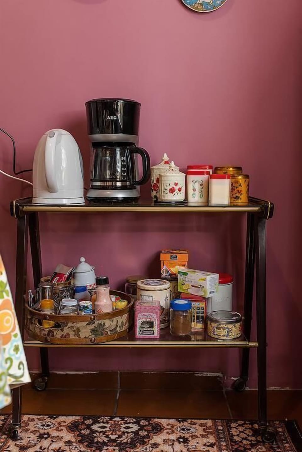 Full-size fridge, microwave, cookware/dishes/utensils