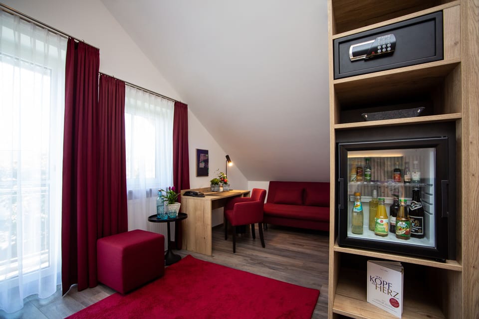 Junior Studio Suite | Living area | Flat-screen TV