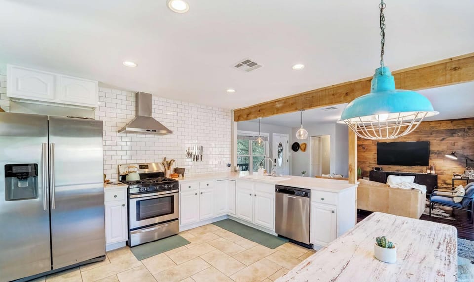 La Casa Kitchen is fully equipped with everything you need.  It opens up into the living space so you can cook and chat!
