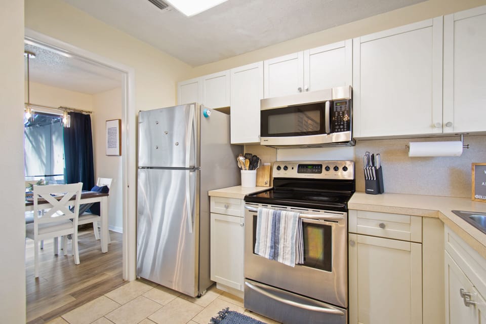 Full kitchen