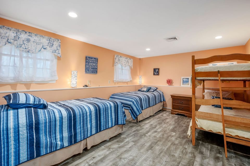 Lower level bedroom with 4 twin beds