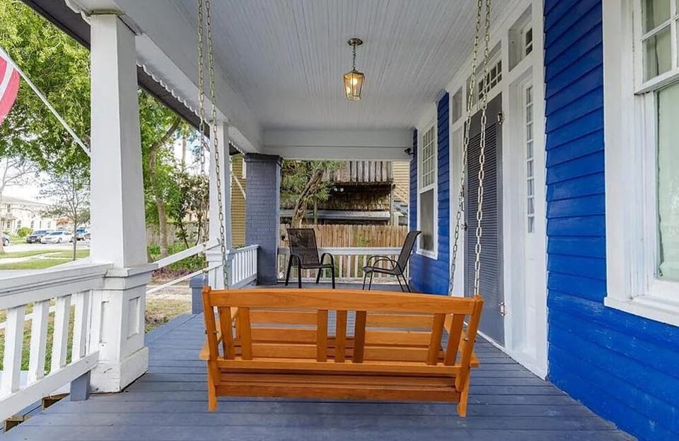Porch swing