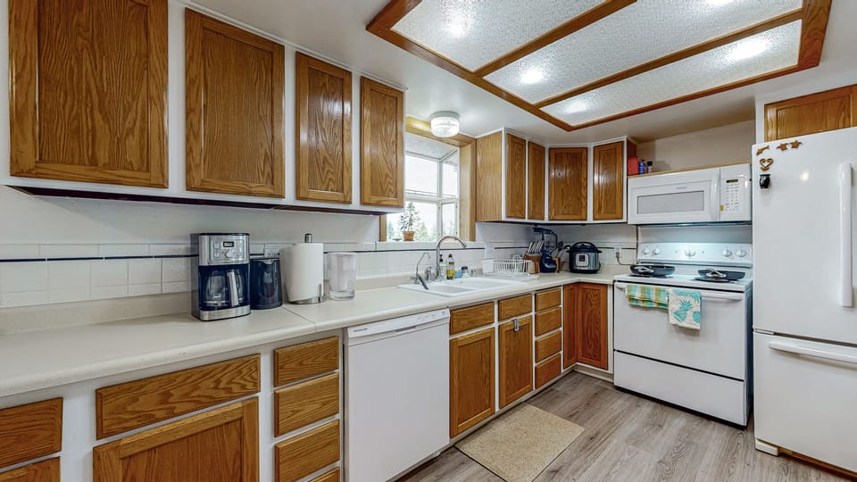 Upstairs kitchen 