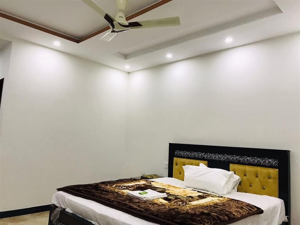 Deluxe Room | Iron/ironing board (on request)