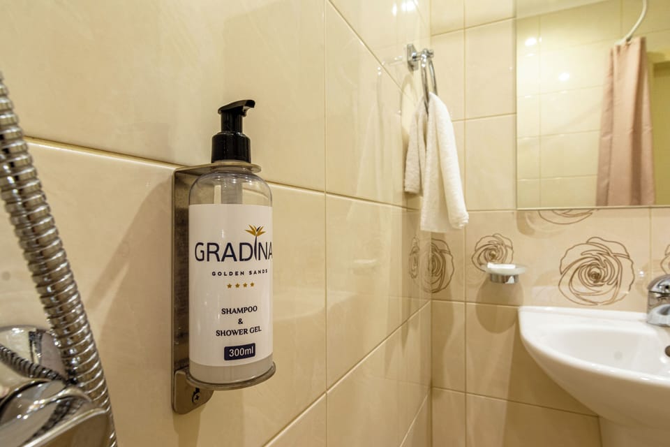 Standard Double or Twin Room, 2 Twin Beds | Bathroom | Shower, hair dryer, towels