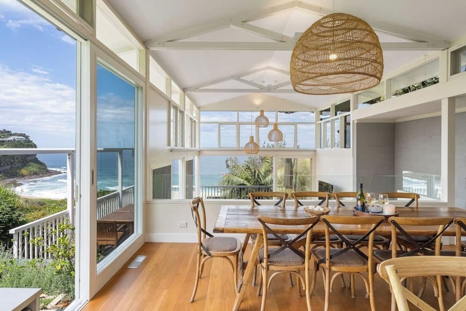 'The Bungan' - Absolute Beachfront, Direct Beach Access to Bungan Beach, Newport