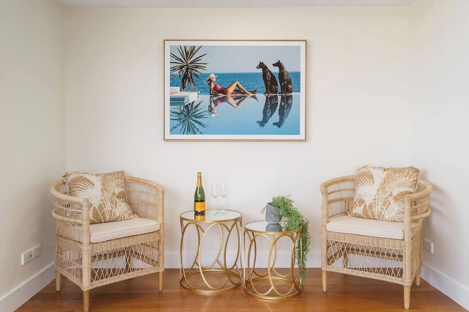 'The Bungan' - Absolute Beachfront, Direct Beach Access to Bungan Beach, Newport