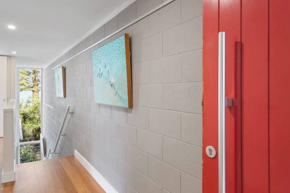 'The Bungan' - Absolute Beachfront, Direct Beach Access to Bungan Beach, Newport