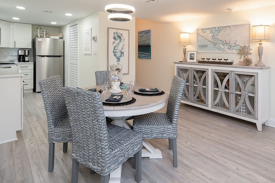 Coastal chic decor 