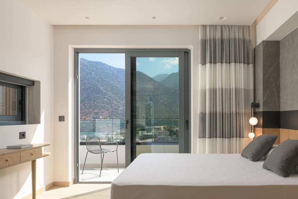 Stimulating bedroom design.