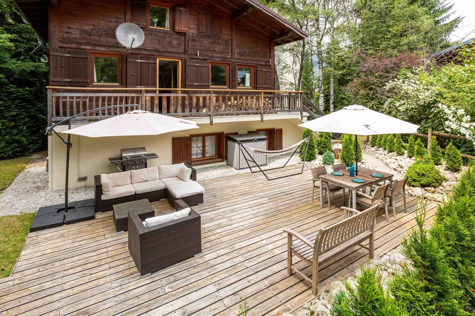 Large outdoor terrace