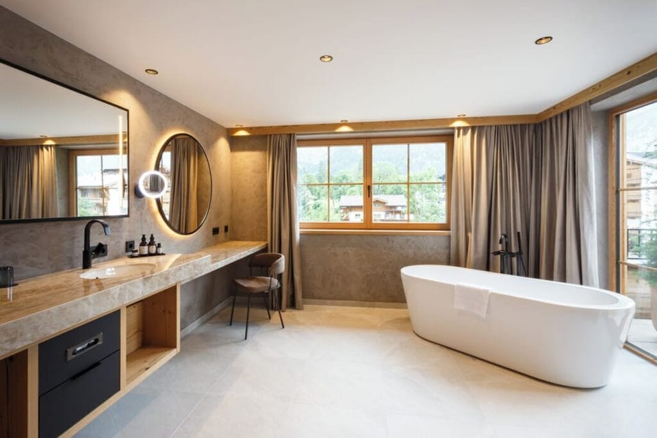 Luxury Suite | Bathroom | Separate tub and shower, deep soaking tub, rainfall showerhead