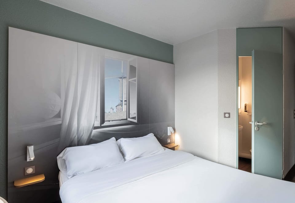 Double Non-Smoking Room | Premium bedding, desk, soundproofing, free WiFi