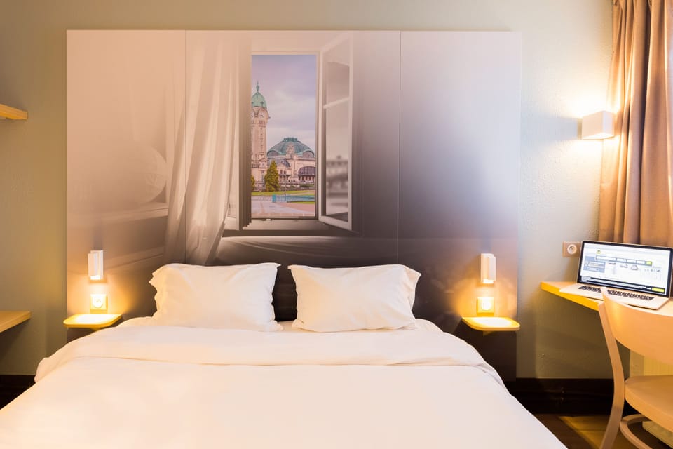 Premium bedding, desk, blackout drapes, soundproofing