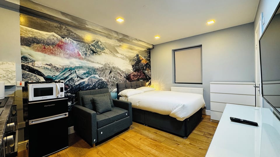 Deluxe Studio Suite | Soundproofing, free WiFi