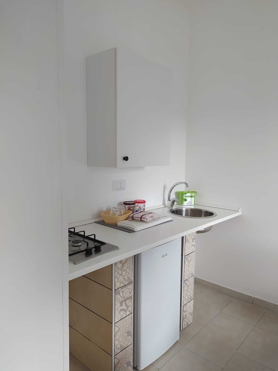 Standard Quadruple Room | Private kitchen | Stovetop, cookware/dishes/utensils