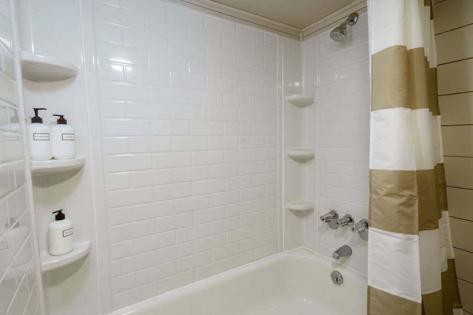 Full size bathtub/shower!