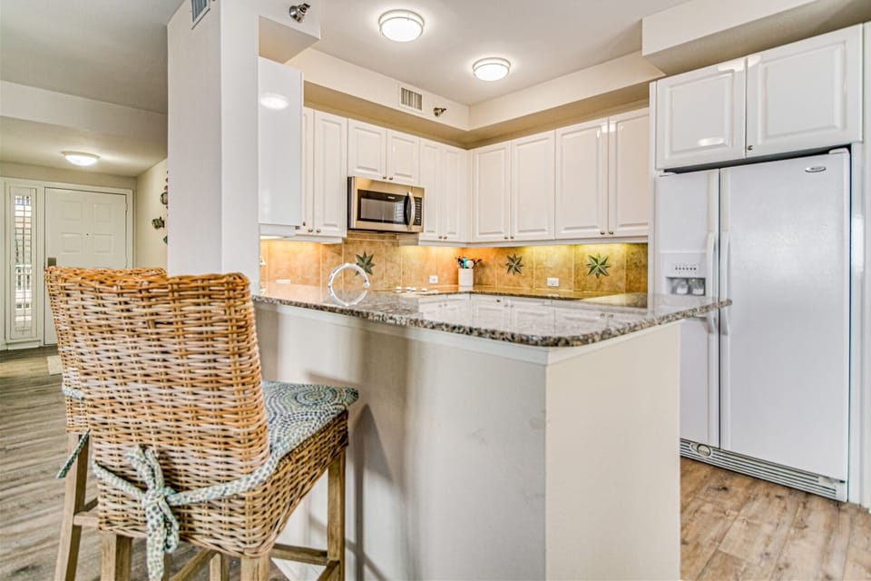 Beach Colony Tower 15A Kitchen bar