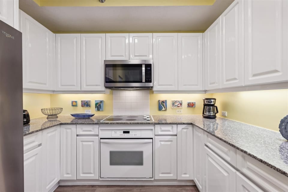 beachcolonytower9cmainkitchen18a5125
