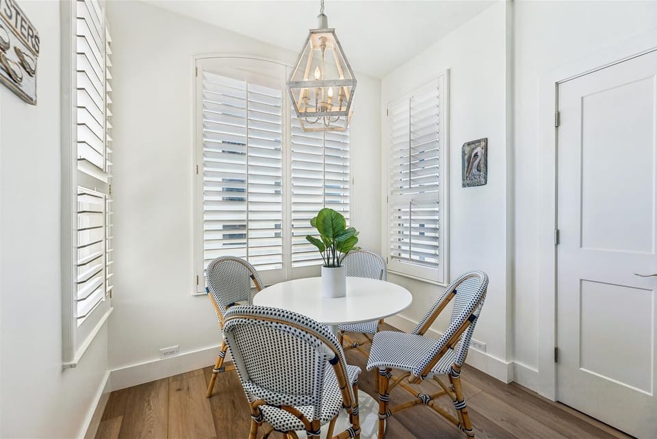 floor plan-breakfast area-127185086