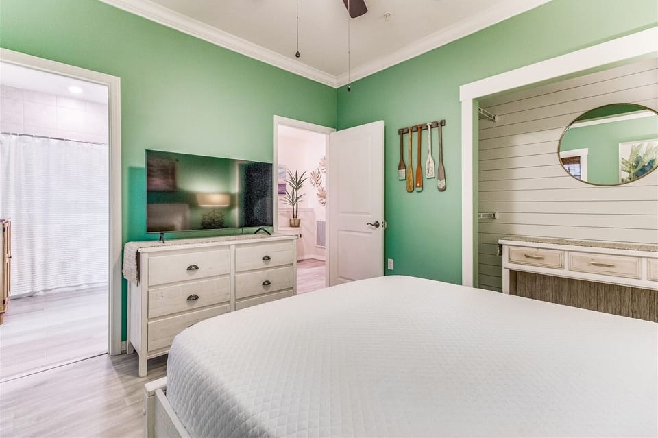 Lost Key Flip Flop Stop Guest Bedroom #2 with Attached Bathroom