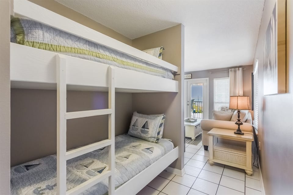 Grand Caribbean 417W Bunk Beds and Living Room