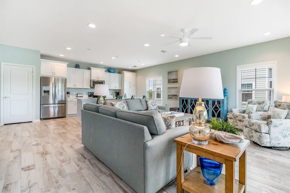 Lost Key Hidden Gem Living Room and Kitchen