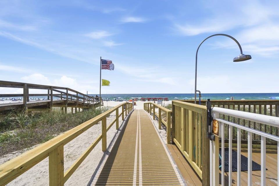 Ocean Breeze East- Beach Access