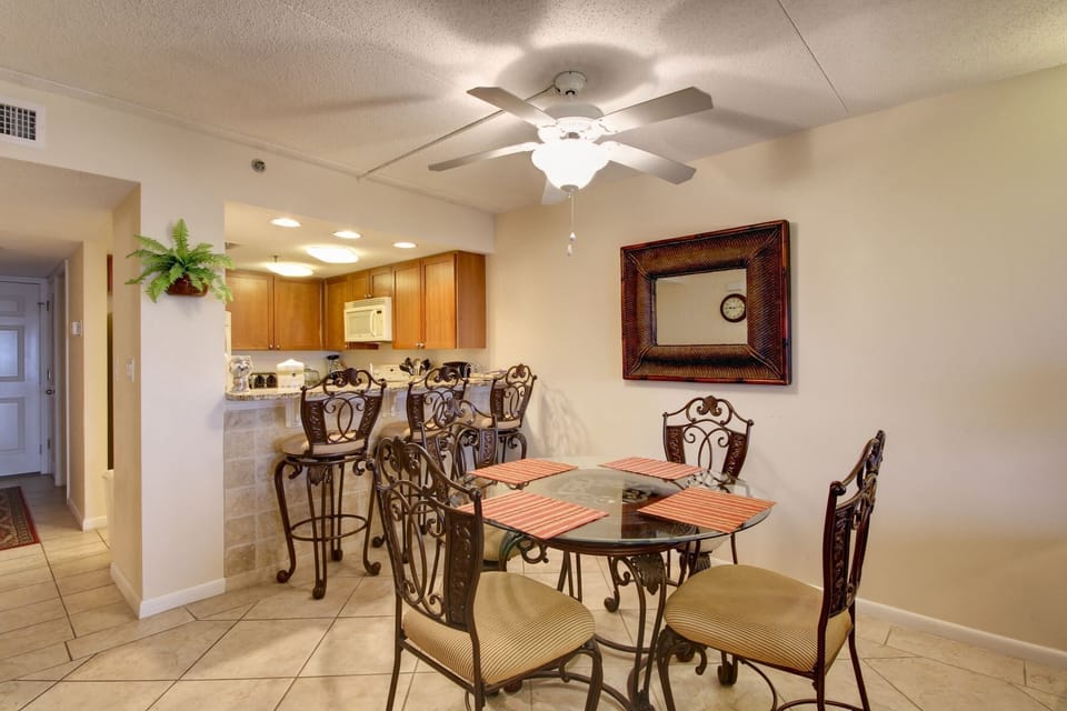 Ocean Breeze West 105 Dining Room and Kitchen