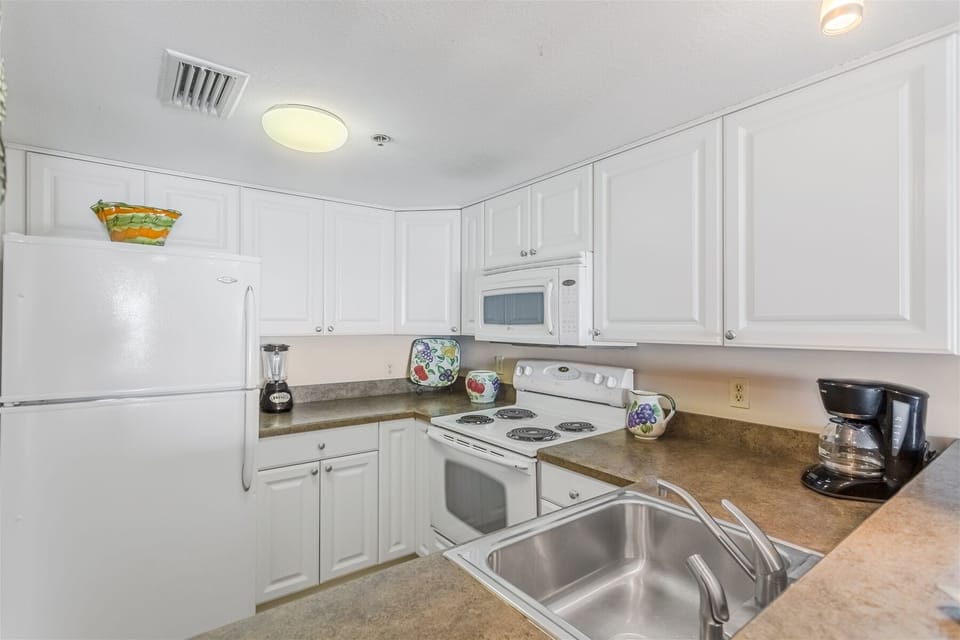 Ocean Breeze West 603 Kitchen