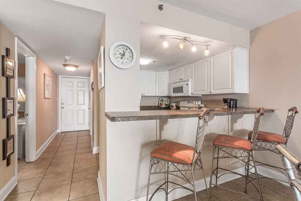 Ocean Breeze West 603 Kitchen Bar Seating for 3