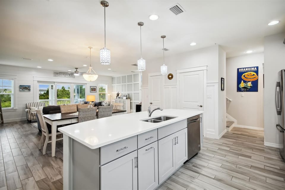 Lost Key Pelicans Paradise Kitchen Island