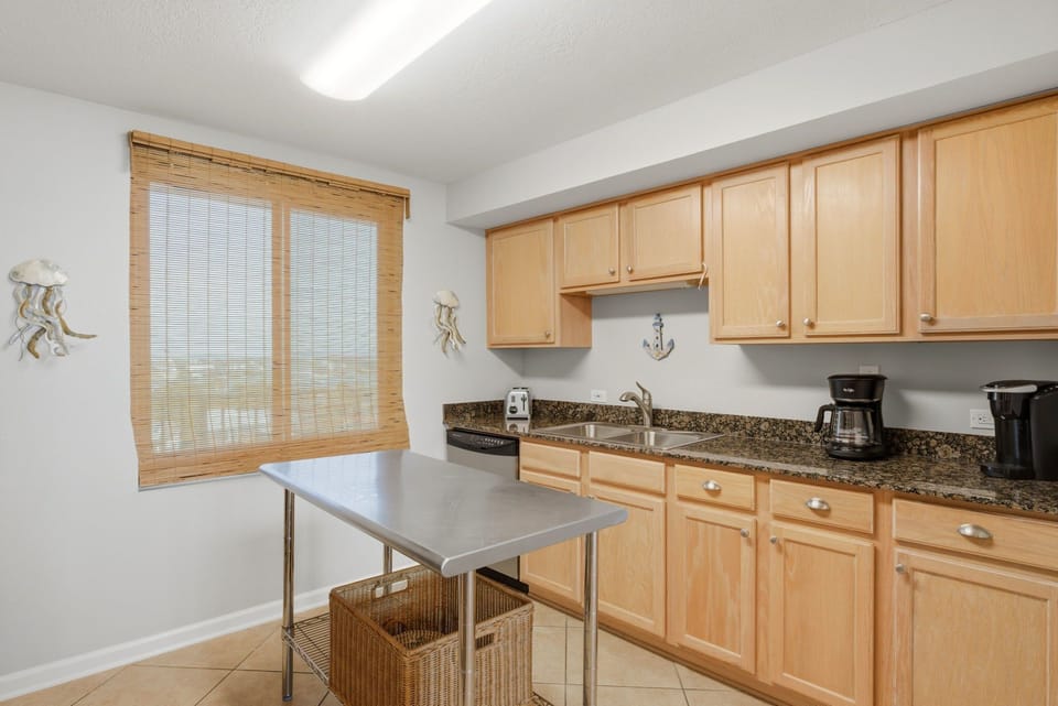 Perdido Towers 707- Kitchen