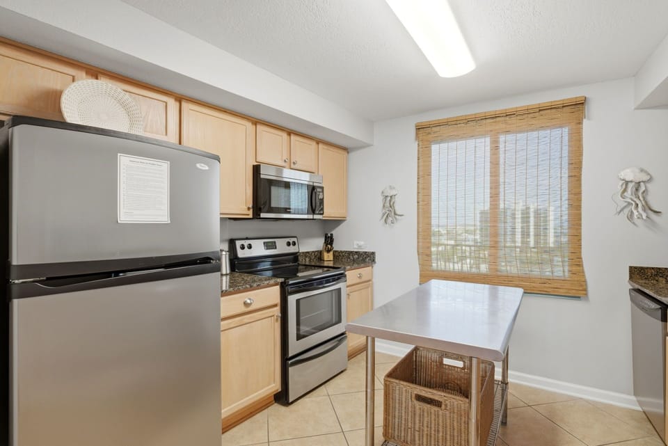 Perdido Towers 707- Kitchen