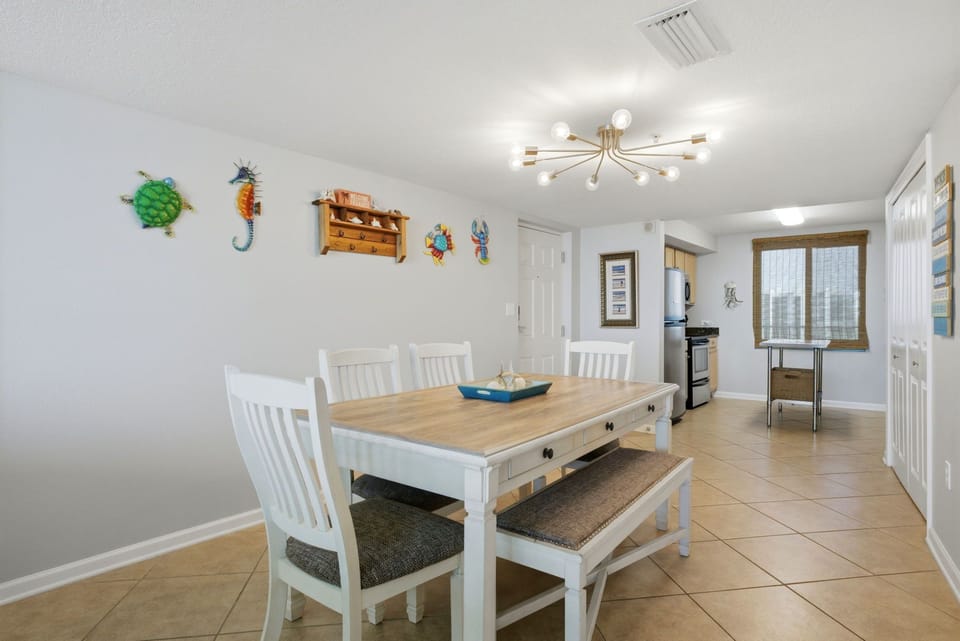 Perdido Towers 707- Dining Room to Kitchen