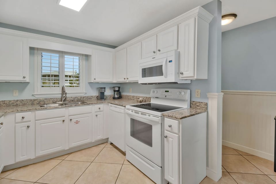 Sandy Key 217- Kitchen