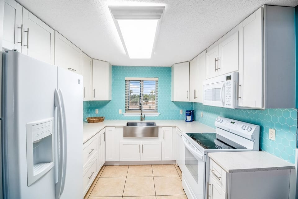 Sandy Key 227 Kitchen