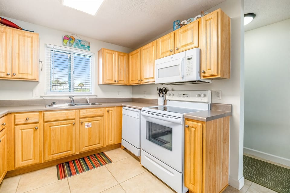 Sandy Key 233 Kitchen