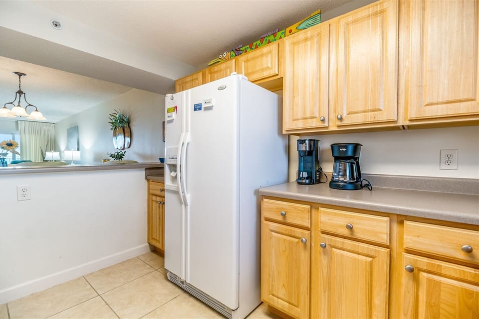 Sandy Key 233 kitchen Refrigerator