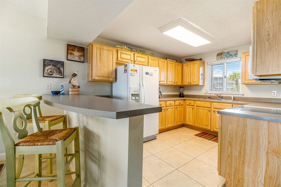 Sandy Key 233 Kitchen Bar with Seating for 2