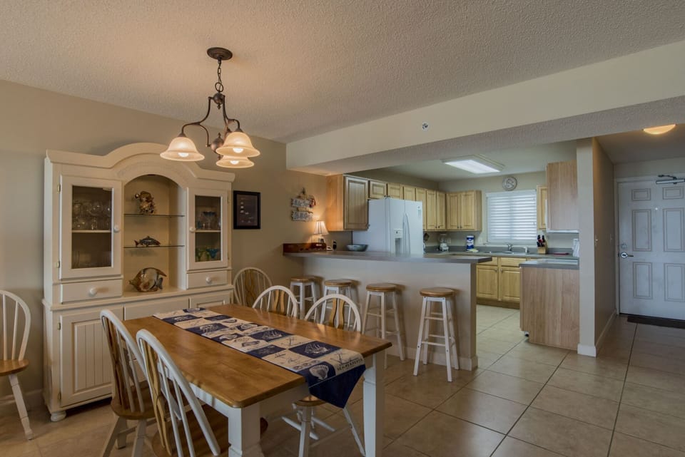 Sandy Key 235 Dining Room and Kitchen