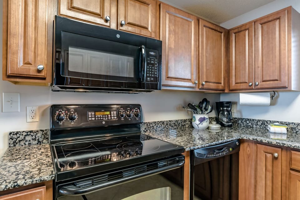 Sandy Key 336 Kitchen Stove and Microwave