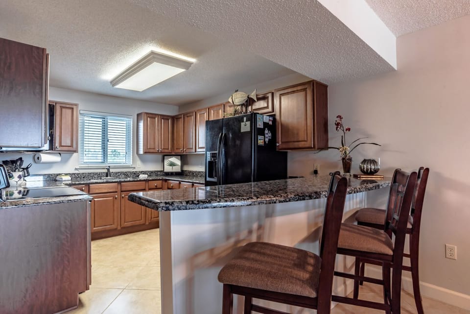 Sandy Key 336 Kitchen Bar with Seating for 3