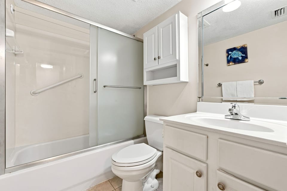 Sandy Key 411- Your private bathroom features a fresh, clean design with everything you need to freshen up after a day at the beach.