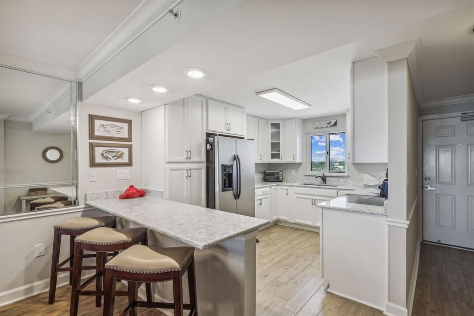 interiors-bar-Sandy Key 515 Kitchen Bar with Seating for 2