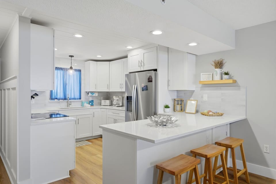 Sandy Key 622- View of Kitchen & Bar