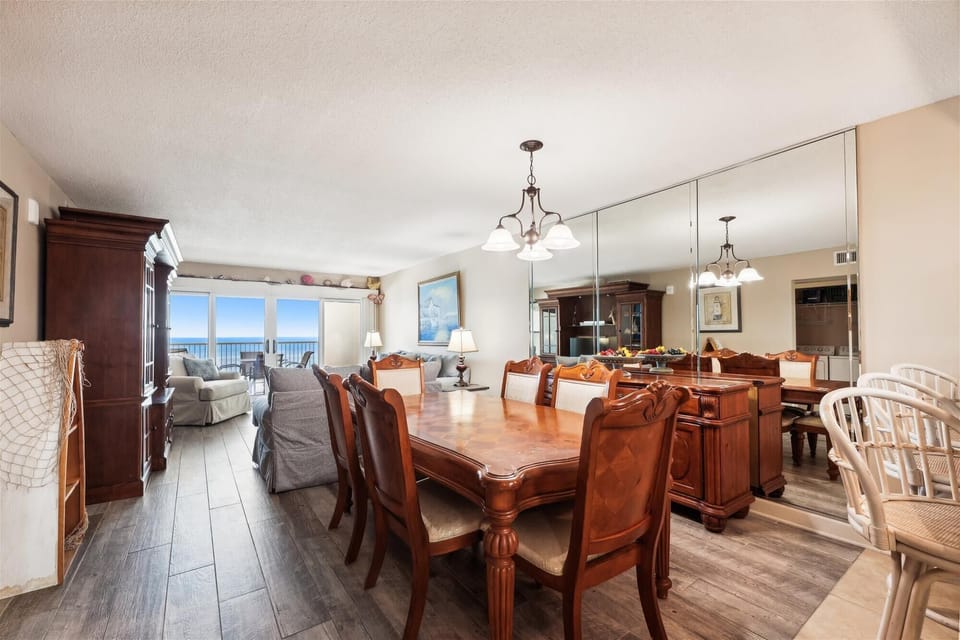 sandykey723diningarea8a2608