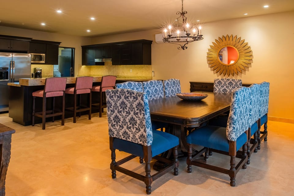 Dining area that seats 8-13
