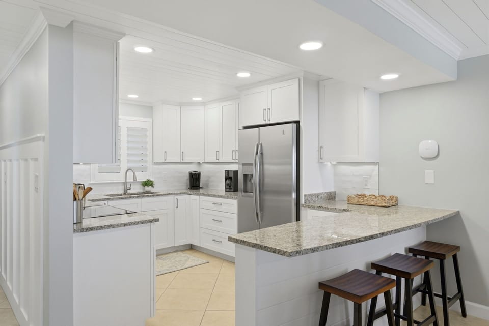 Sandy Key 818- Kitchen