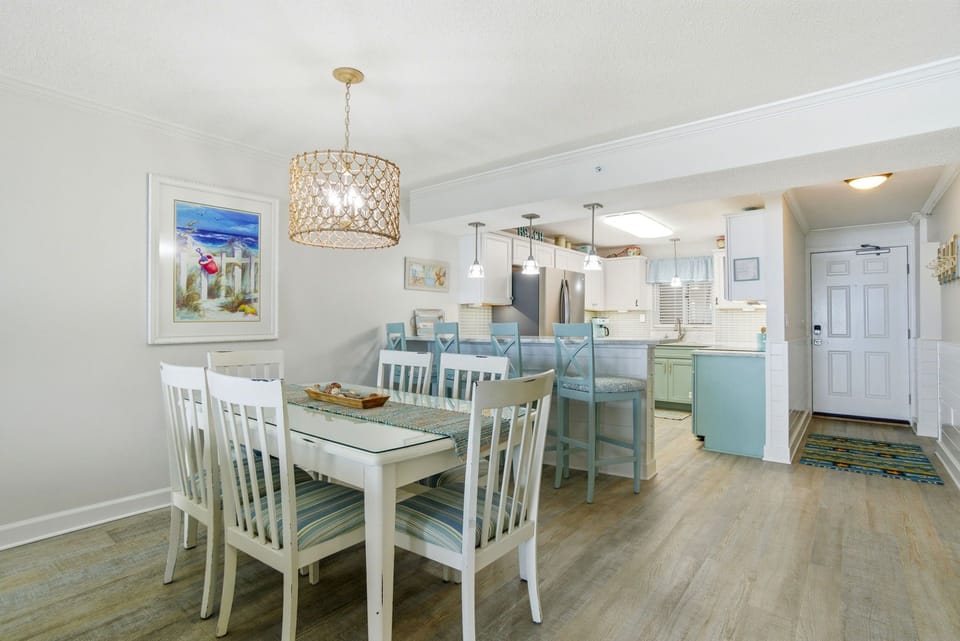 Sandy Key 821- View of Dining Room to Kitchen